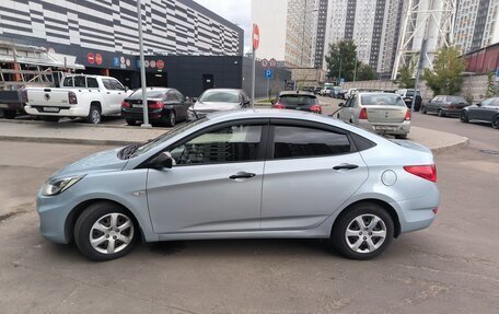 Hyundai Solaris II рестайлинг, 2011 год, 650 000 рублей, 2 фотография