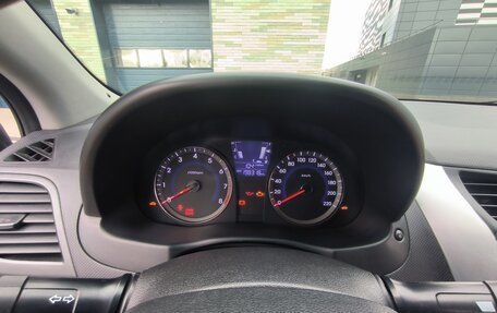 Hyundai Solaris II рестайлинг, 2011 год, 650 000 рублей, 20 фотография