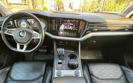Volkswagen Touareg III, 2018 год, 4 600 000 рублей, 18 фотография