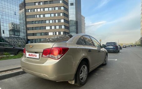 Chevrolet Cruze II, 2010 год, 549 000 рублей, 3 фотография