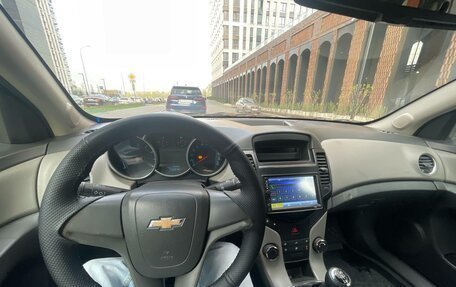 Chevrolet Cruze II, 2010 год, 549 000 рублей, 4 фотография