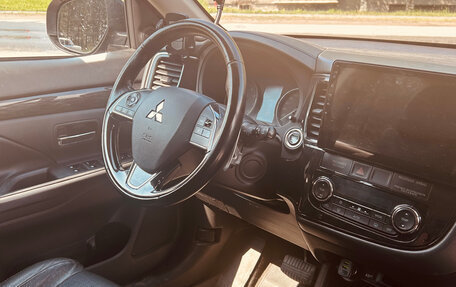 Mitsubishi Outlander III рестайлинг 3, 2015 год, 1 850 000 рублей, 7 фотография