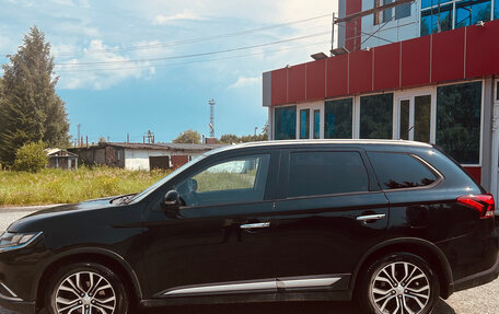 Mitsubishi Outlander III рестайлинг 3, 2015 год, 1 850 000 рублей, 3 фотография