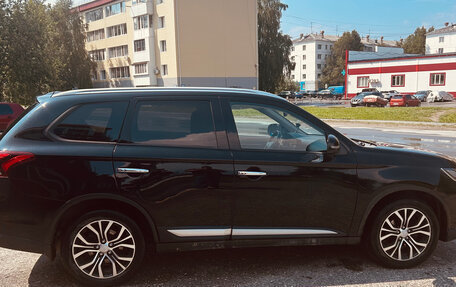 Mitsubishi Outlander III рестайлинг 3, 2015 год, 1 850 000 рублей, 5 фотография