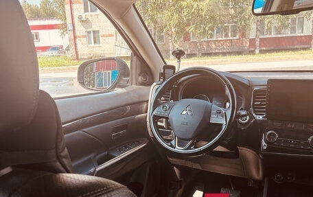 Mitsubishi Outlander III рестайлинг 3, 2015 год, 1 850 000 рублей, 6 фотография
