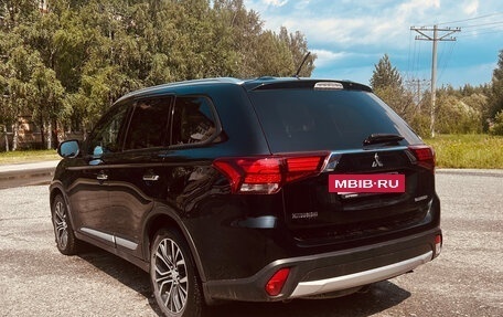 Mitsubishi Outlander III рестайлинг 3, 2015 год, 1 850 000 рублей, 4 фотография
