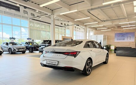 Hyundai Elantra, 2021 год, 1 999 000 рублей, 6 фотография