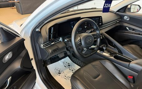 Hyundai Elantra, 2021 год, 1 999 000 рублей, 10 фотография
