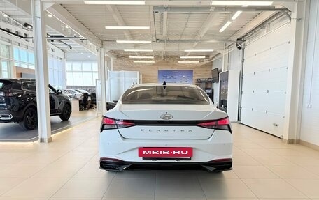 Hyundai Elantra, 2021 год, 1 999 000 рублей, 5 фотография