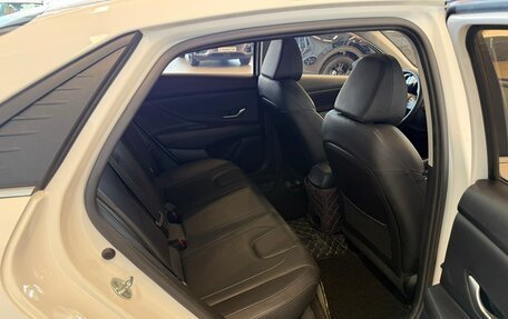 Hyundai Elantra, 2021 год, 1 999 000 рублей, 20 фотография