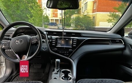 Toyota Camry, 2018 год, 2 700 000 рублей, 10 фотография