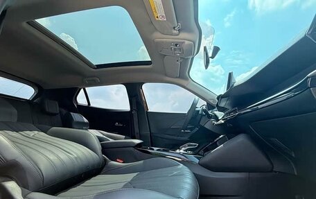 Peugeot 2008 II, 2022 год, 1 030 000 рублей, 10 фотография