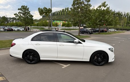 Mercedes-Benz E-Класс, 2017 год, 3 300 000 рублей, 4 фотография