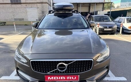 Volvo V90 Cross Country I рестайлинг, 2017 год, 3 300 000 рублей, 1 фотография