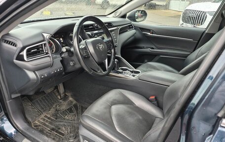 Toyota Camry, 2018 год, 2 590 000 рублей, 3 фотография