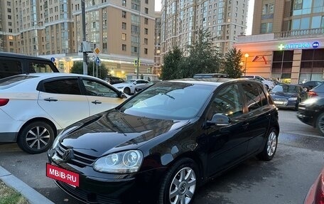 Volkswagen Golf V, 2004 год, 800 000 рублей, 2 фотография