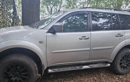 Mitsubishi Pajero Sport II рестайлинг, 2014 год, 1 250 000 рублей, 2 фотография