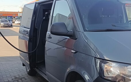 Volkswagen Transporter T6 рестайлинг, 2017 год, 2 650 000 рублей, 3 фотография