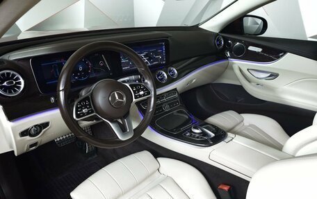 Mercedes-Benz E-Класс, 2019 год, 4 085 000 рублей, 18 фотография