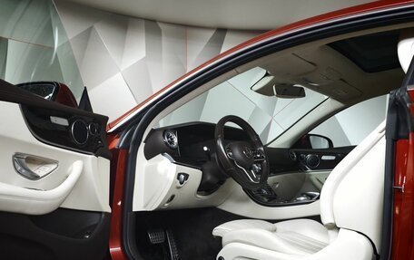 Mercedes-Benz E-Класс, 2019 год, 4 085 000 рублей, 26 фотография