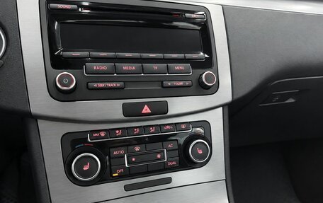 Volkswagen Passat B7, 2011 год, 1 299 000 рублей, 12 фотография