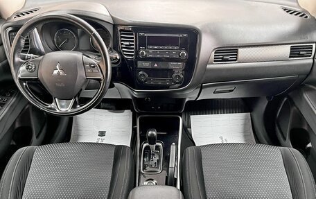 Mitsubishi Outlander III рестайлинг 3, 2017 год, 1 445 000 рублей, 10 фотография