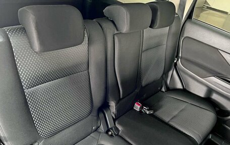 Mitsubishi Outlander III рестайлинг 3, 2017 год, 1 445 000 рублей, 12 фотография