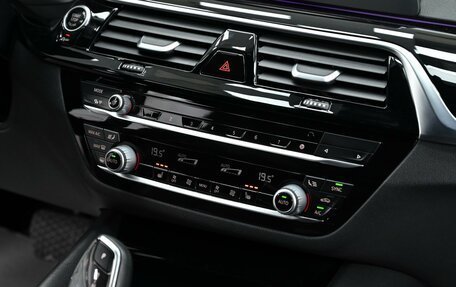 BMW 5 серия, 2018 год, 3 399 000 рублей, 11 фотография