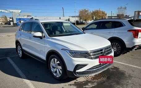 Volkswagen Tiguan II, 2021 год, 2 450 000 рублей, 2 фотография