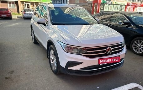 Volkswagen Tiguan II, 2021 год, 2 450 000 рублей, 3 фотография