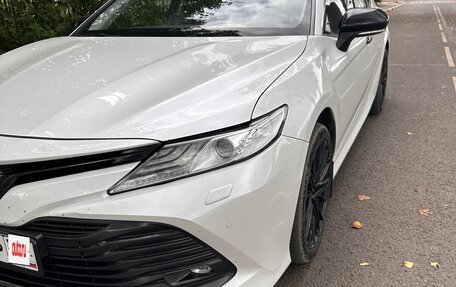 Toyota Camry, 2019 год, 2 750 000 рублей, 4 фотография