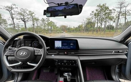 Hyundai Elantra, 2022 год, 1 590 000 рублей, 10 фотография