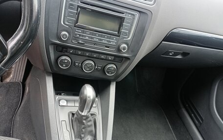 Volkswagen Jetta VI, 2016 год, 1 000 000 рублей, 6 фотография