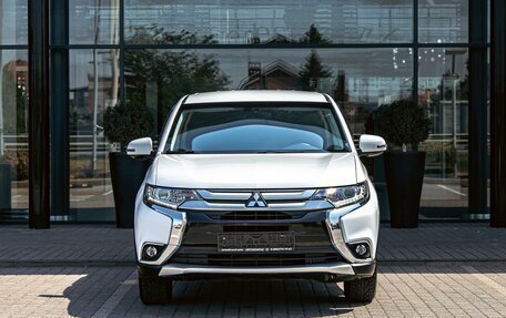 Mitsubishi Outlander III рестайлинг 3, 2018 год, 1 495 000 рублей, 2 фотография