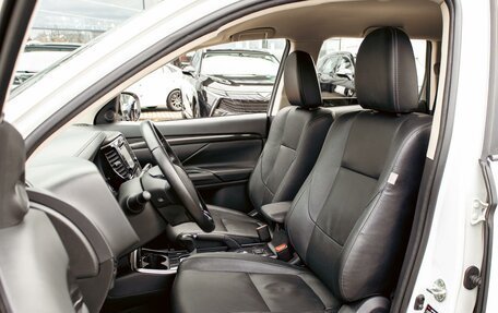 Mitsubishi Outlander III рестайлинг 3, 2018 год, 1 495 000 рублей, 11 фотография