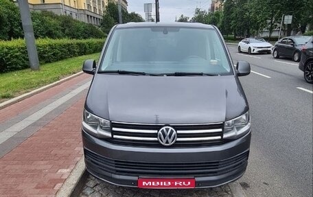 Volkswagen Caravelle T6 рестайлинг, 2016 год, 2 500 000 рублей, 1 фотография