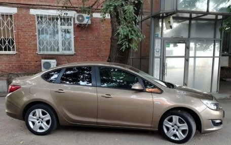 Opel Astra J, 2012 год, 600 000 рублей, 3 фотография