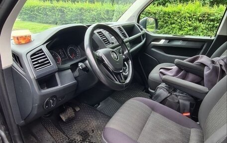 Volkswagen Caravelle T6 рестайлинг, 2016 год, 2 500 000 рублей, 5 фотография