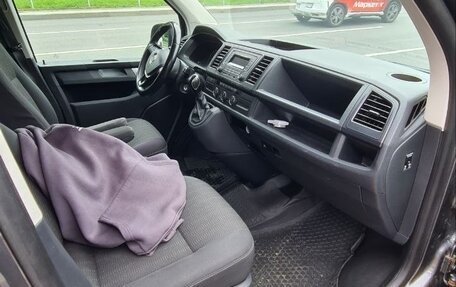 Volkswagen Caravelle T6 рестайлинг, 2016 год, 2 500 000 рублей, 10 фотография