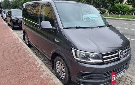 Volkswagen Caravelle T6 рестайлинг, 2016 год, 2 500 000 рублей, 2 фотография