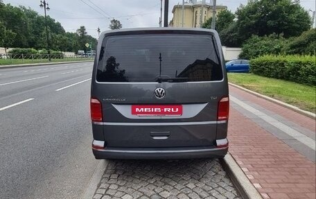 Volkswagen Caravelle T6 рестайлинг, 2016 год, 2 500 000 рублей, 9 фотография