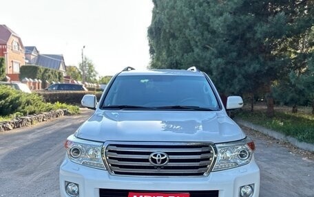 Toyota Land Cruiser 200, 2013 год, 4 000 000 рублей, 1 фотография