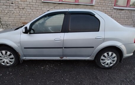 Renault Logan I, 2013 год, 380 000 рублей, 2 фотография