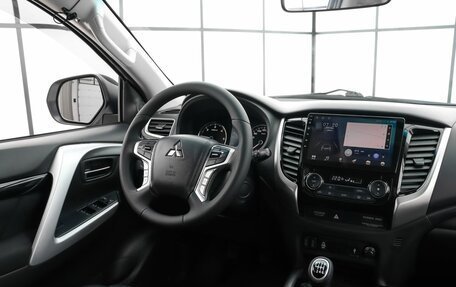 Mitsubishi Pajero Sport III рестайлинг, 2019 год, 2 799 000 рублей, 7 фотография