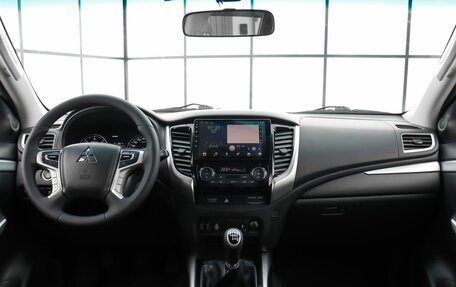 Mitsubishi Pajero Sport III рестайлинг, 2019 год, 2 799 000 рублей, 8 фотография