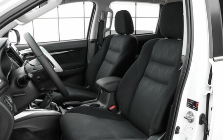 Mitsubishi Pajero Sport III рестайлинг, 2019 год, 2 799 000 рублей, 9 фотография