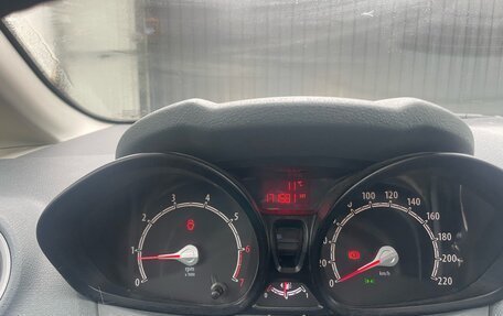 Ford Fiesta, 2011 год, 700 000 рублей, 16 фотография