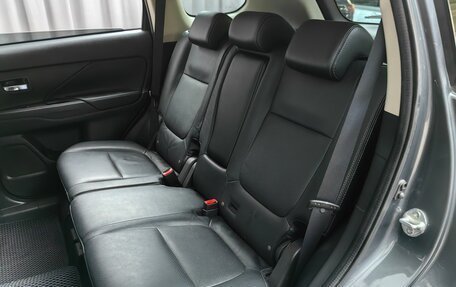 Mitsubishi Outlander III рестайлинг 3, 2015 год, 1 525 000 рублей, 9 фотография