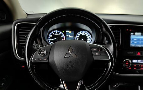 Mitsubishi Outlander III рестайлинг 3, 2015 год, 1 525 000 рублей, 11 фотография