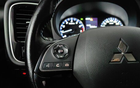 Mitsubishi Outlander III рестайлинг 3, 2015 год, 1 525 000 рублей, 18 фотография